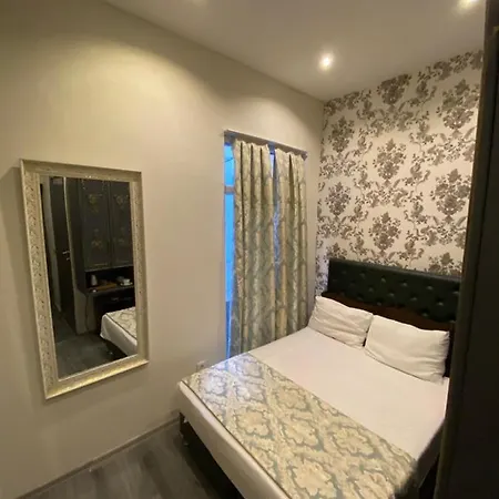 Siesta Premium فندق